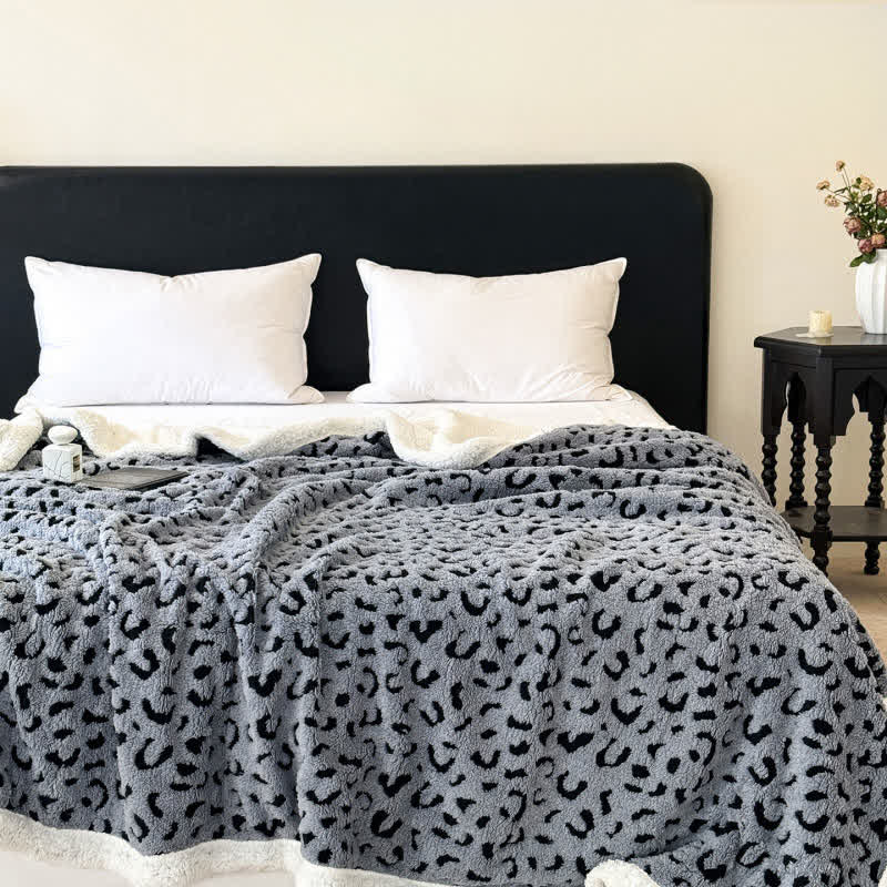 Sherpa-Überwurfdecke mit Leopardenmuster und Jacquardmuster - Grau - 200cm x 230cm - image 10