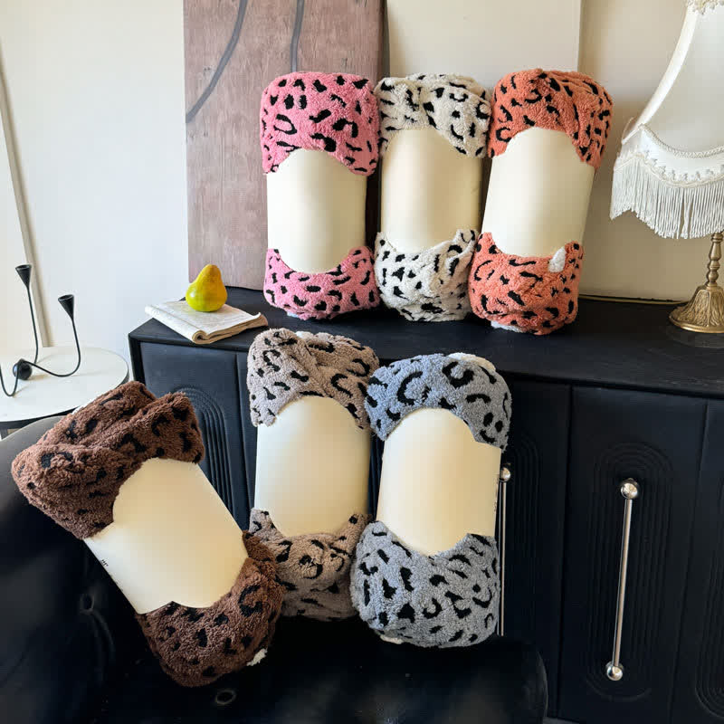 Sherpa-Überwurfdecke mit Leopardenmuster und Jacquardmuster - image 3