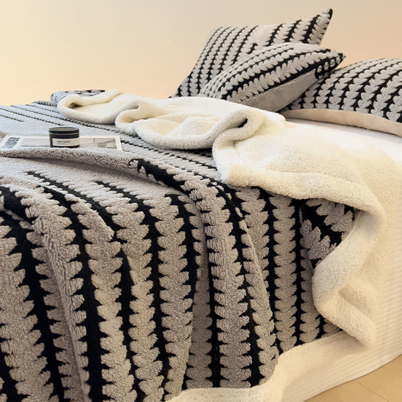 Jacquard-Überwurfdecke mit geometrischem Muster - image 6