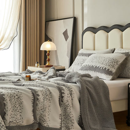 Doppellagige Sherpa-Decke mit Streifenmuster - image 9