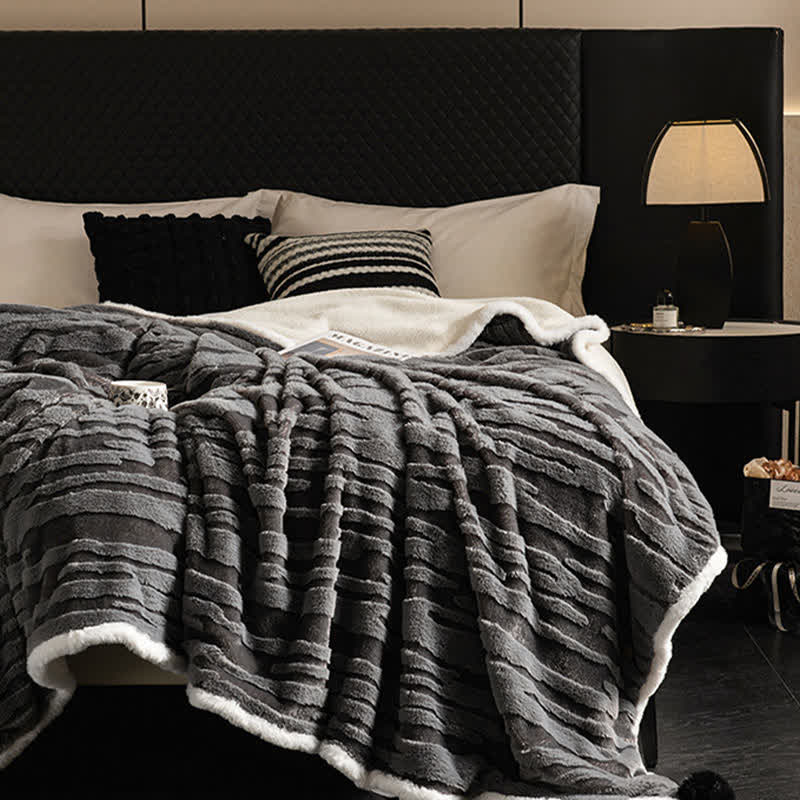 Strukturierte gestreifte Jacquard-Überwurfdecke - image 2