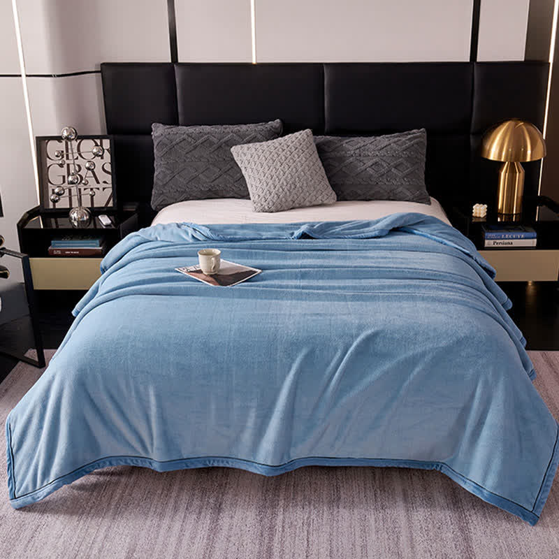 Einfarbige Decke im minimalistischen Stil - image 19