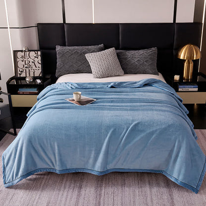 Einfarbige Decke im minimalistischen Stil - image 19