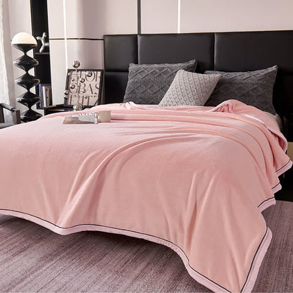Einfarbige Decke im minimalistischen Stil - image 11