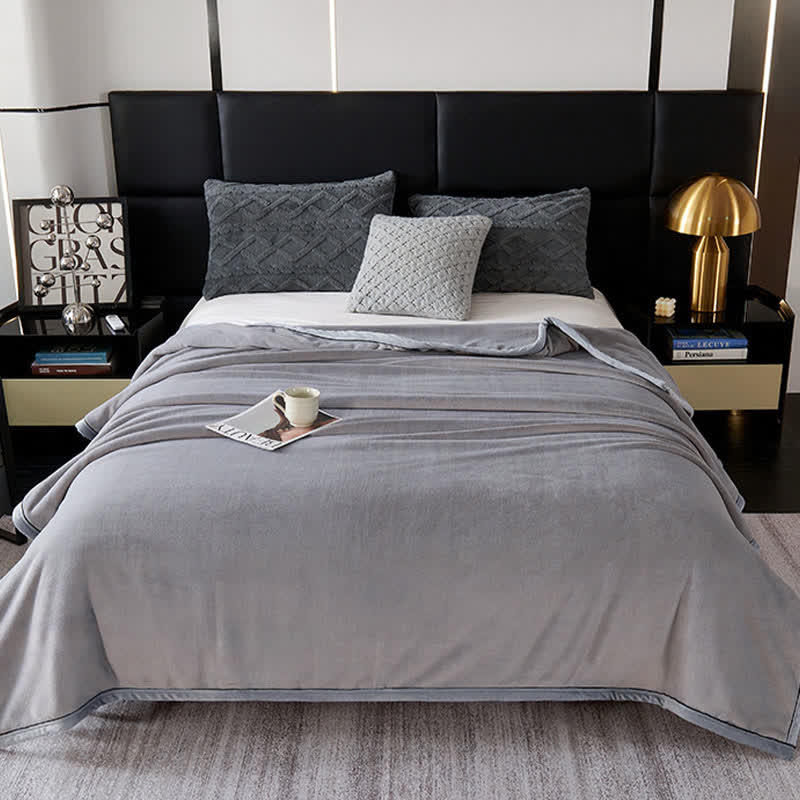 Einfarbige Decke im minimalistischen Stil - image 22