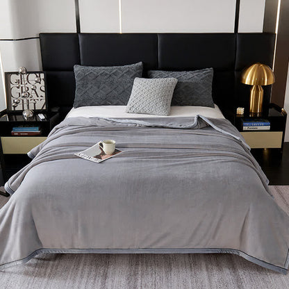 Einfarbige Decke im minimalistischen Stil - image 22