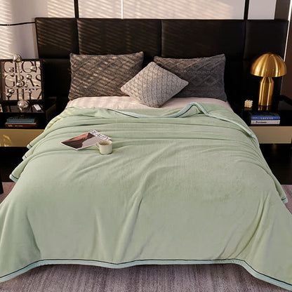 Einfarbige Decke im minimalistischen Stil - image 3
