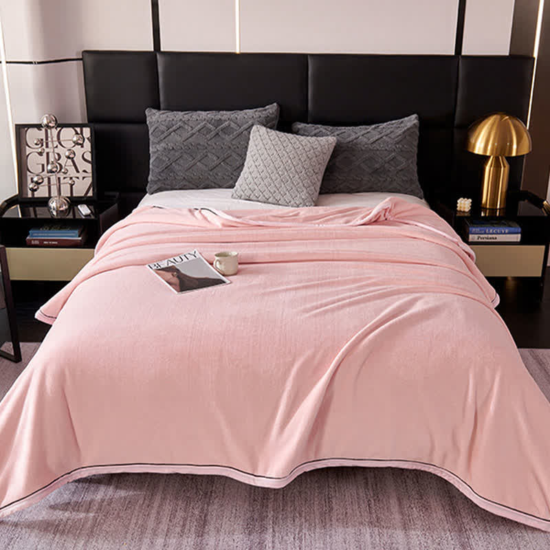 Einfarbige Decke im minimalistischen Stil - image 10