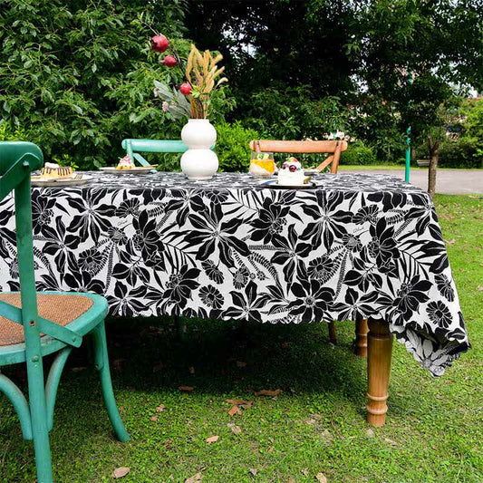Vintage Tischdecke mit gewelltem Rand und Blumenmuster in Schwarz - 140cm x 260cm - image 1