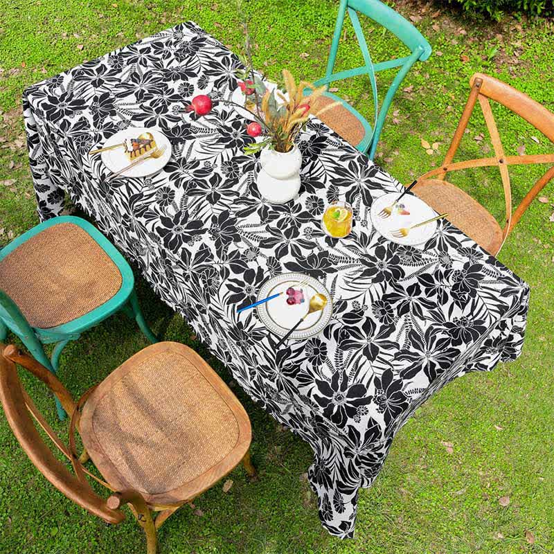 Vintage Tischdecke mit gewelltem Rand und Blumenmuster in Schwarz - image 5