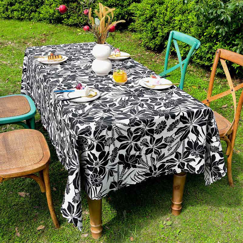 Vintage Tischdecke mit gewelltem Rand und Blumenmuster in Schwarz - image 4
