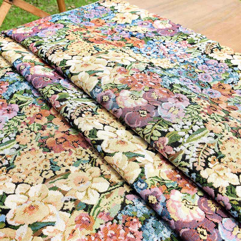 Luxuriöse Tischdecke mit Blumenmuster und gewelltem Rand - image 5