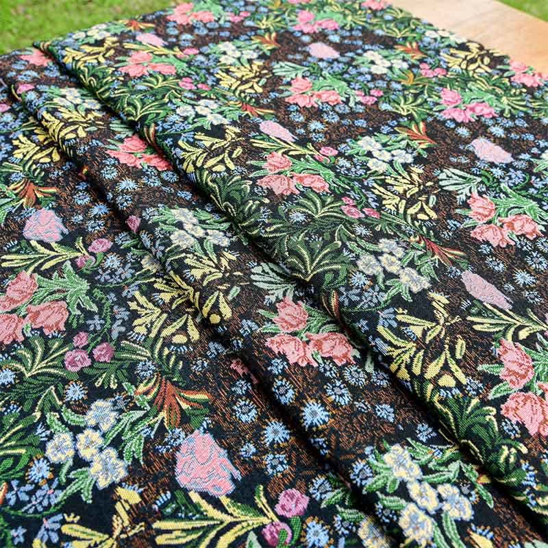 Tischdecke mit gewelltem Rand und Blumenzweig im Retro-Stil - image 6