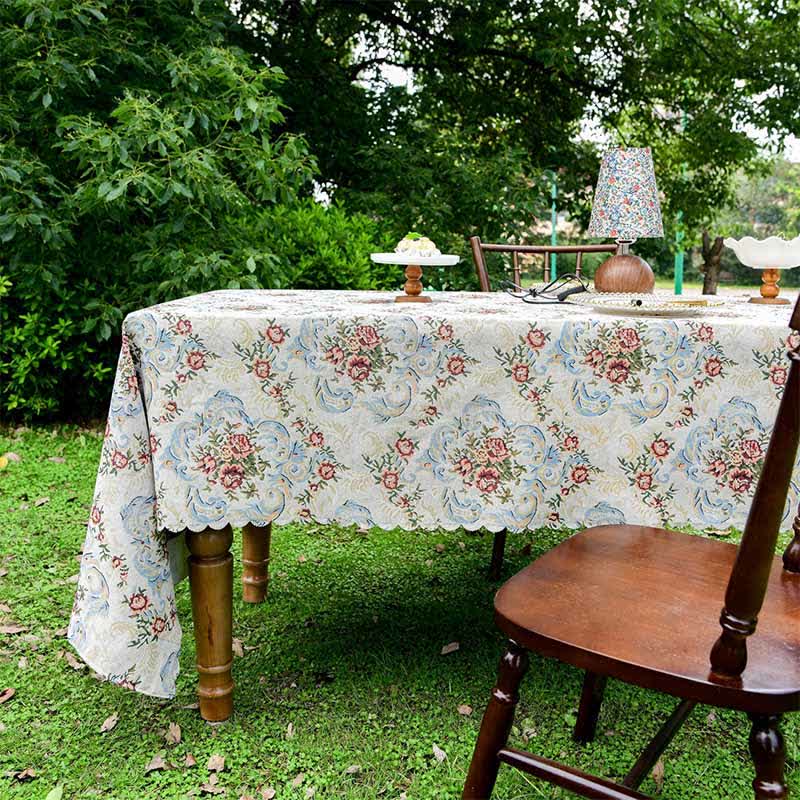 Elegante Tischdecke mit Blumenmuster und gewelltem Rand - 140cm x 260cm - image 1
