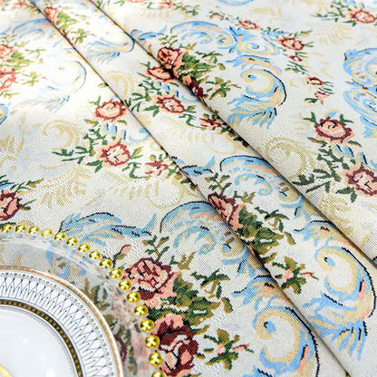 Elegante Tischdecke mit Blumenmuster und gewelltem Rand - image 6