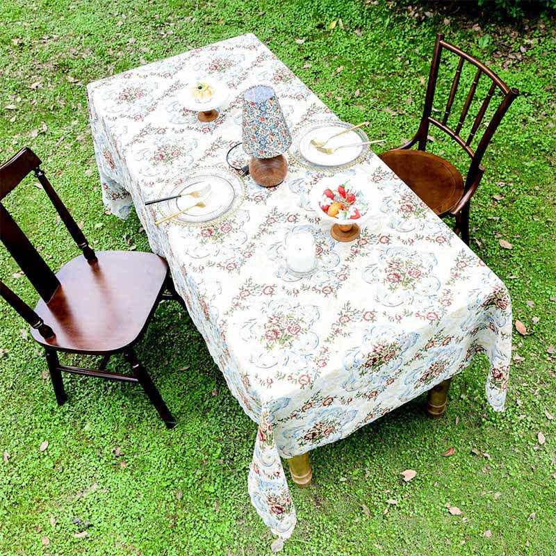 Elegante Tischdecke mit Blumenmuster und gewelltem Rand - image 3