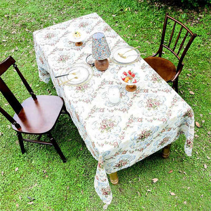 Elegante Tischdecke mit Blumenmuster und gewelltem Rand - image 3