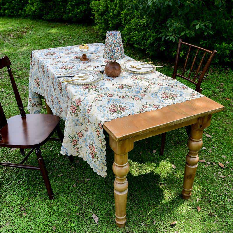 Elegante Tischdecke mit Blumenmuster und gewelltem Rand - image 4