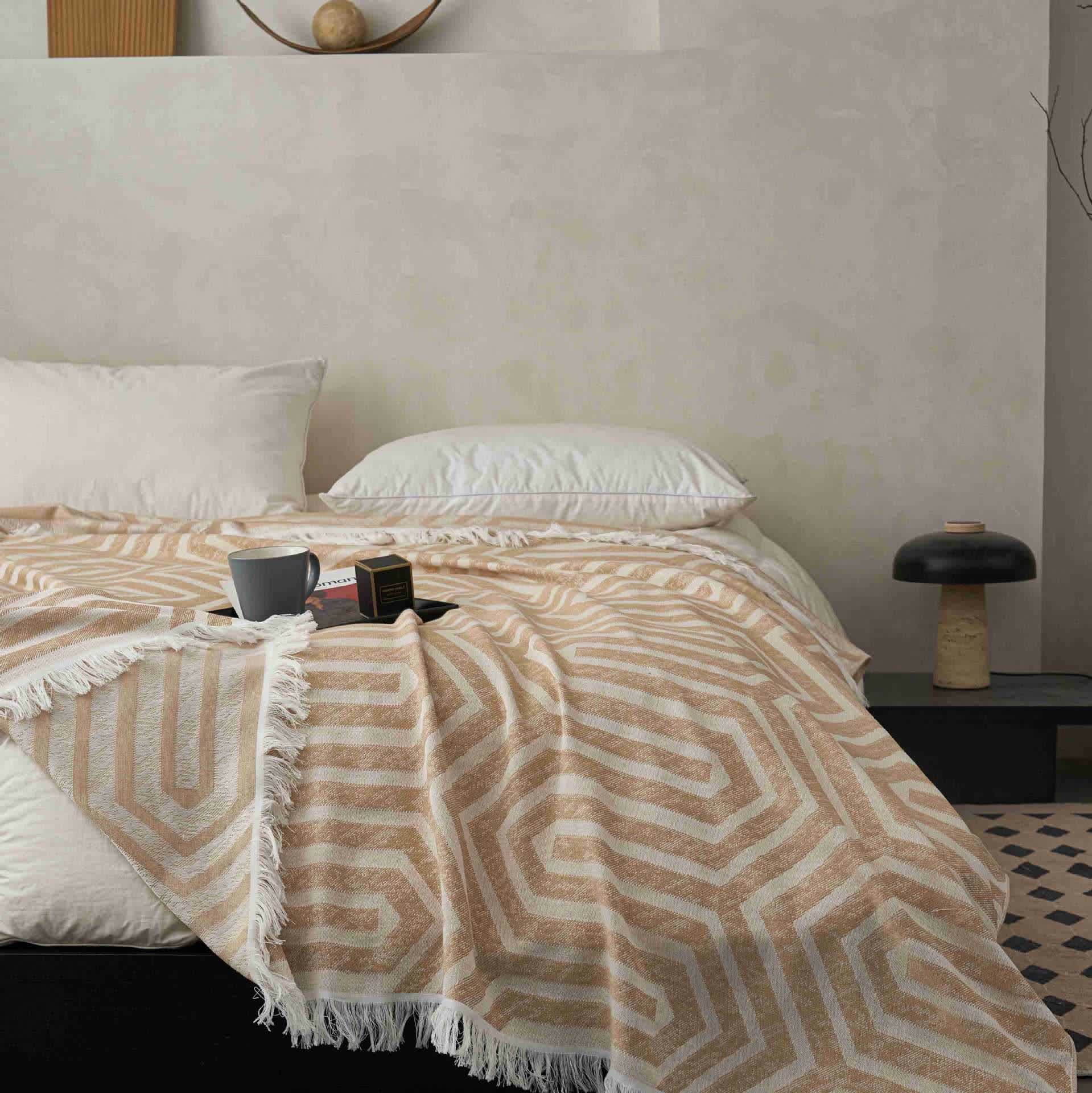 Wendesteppdecke aus Baumwolle mit Quasten und Karomuster im Jacquard-Stil - image 11