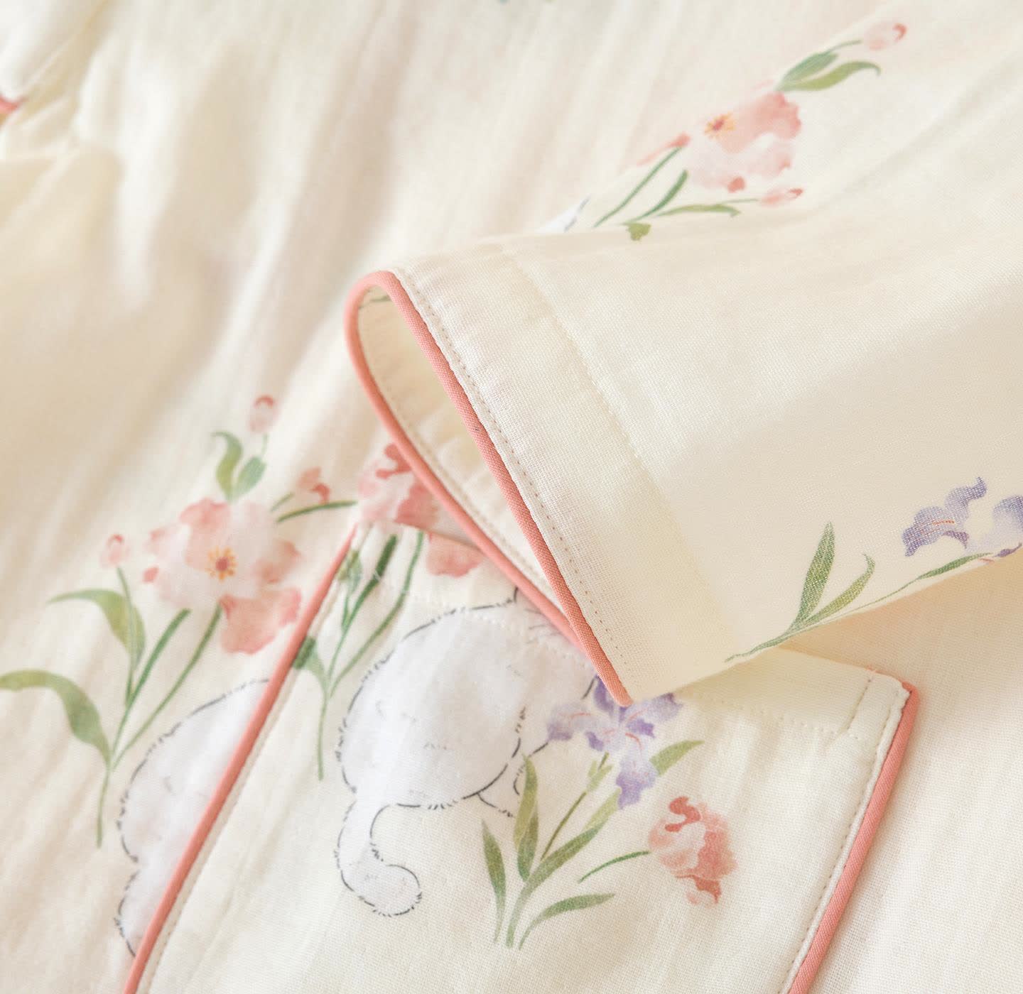 Kimono-Pyjama aus Baumwollgaze mit Blumenmuster und Katze - image 8