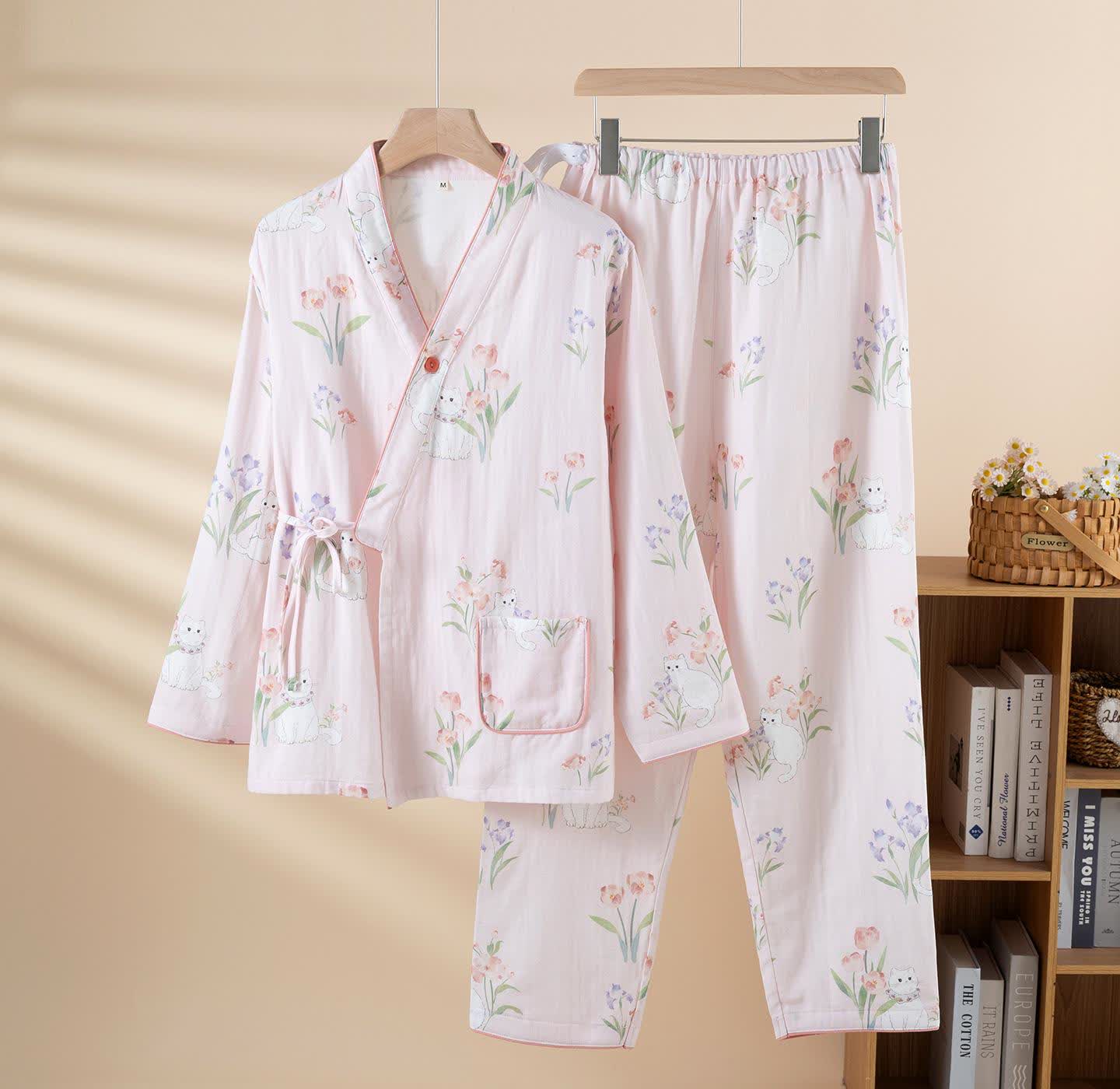 Kimono-Pyjama aus Baumwollgaze mit Blumenmuster und Katze - Rosa - 2XL - image 2