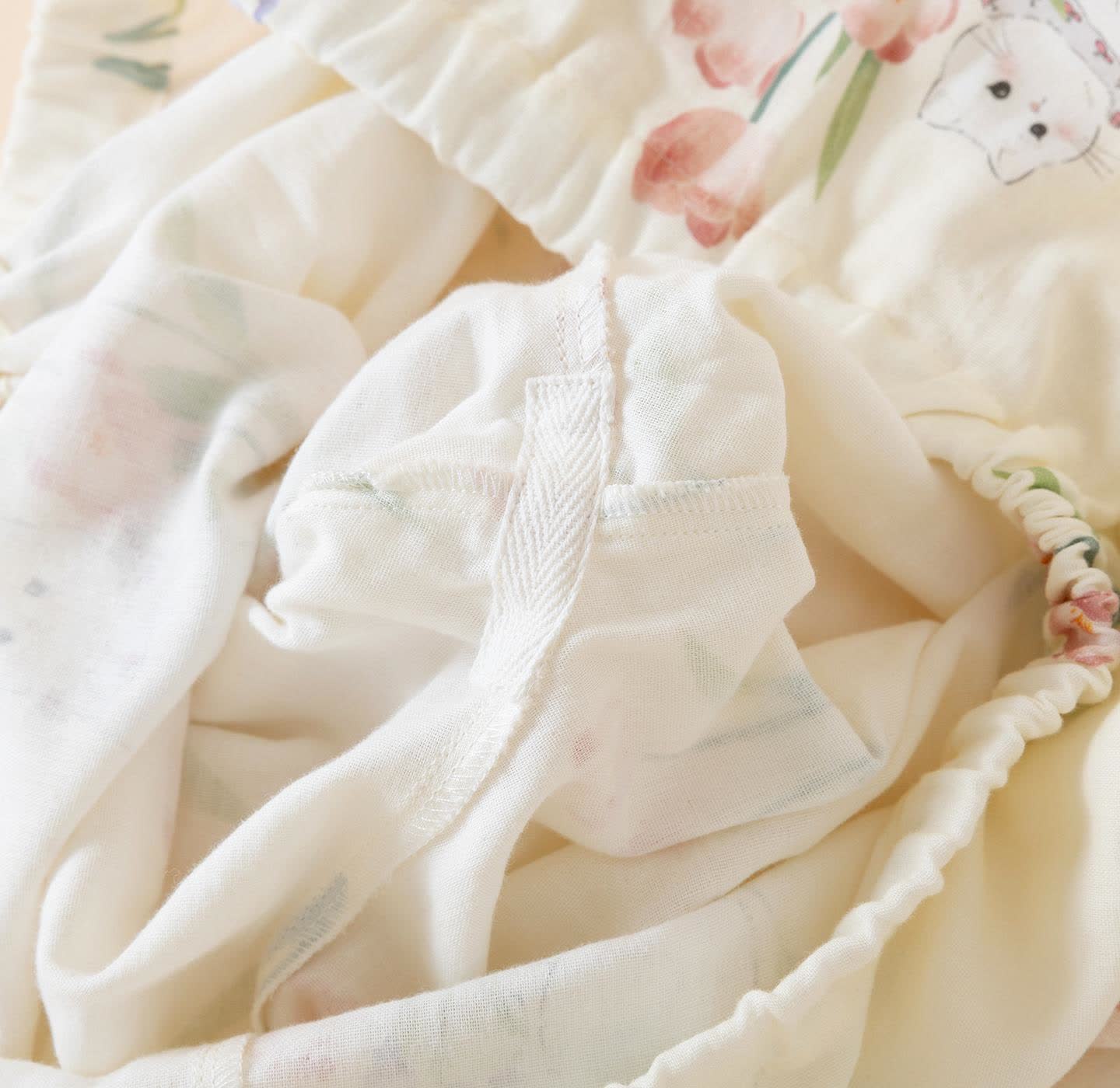 Kimono-Pyjama aus Baumwollgaze mit Blumenmuster und Katze - image 11
