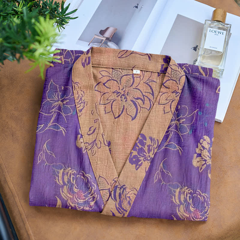 Zweifarbiger Kimono-Bademantel aus Baumwollgaze mit Pfingstrosenmotiv - image 2
