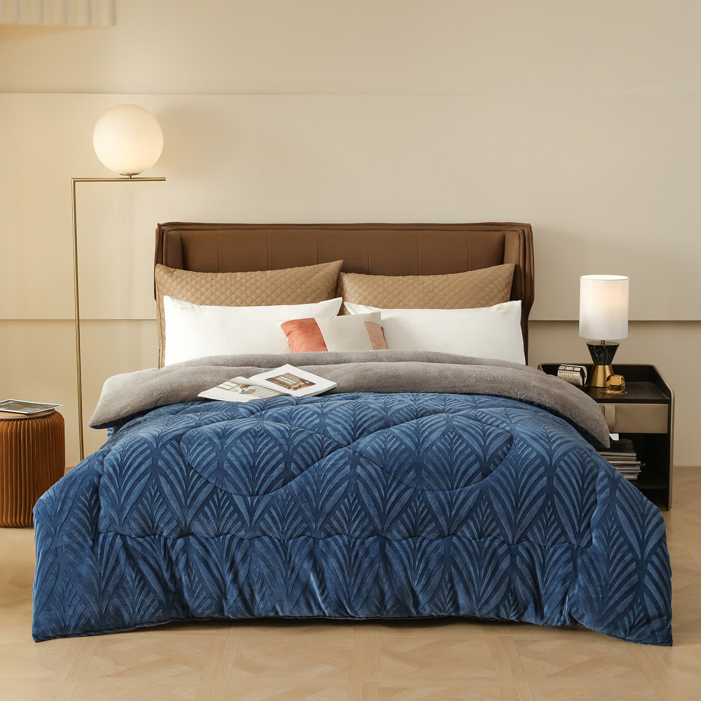 Luxuriöse Überwurfdecke aus geprägtem Fleece - Marineblau - 220cm x 240cm - image 1