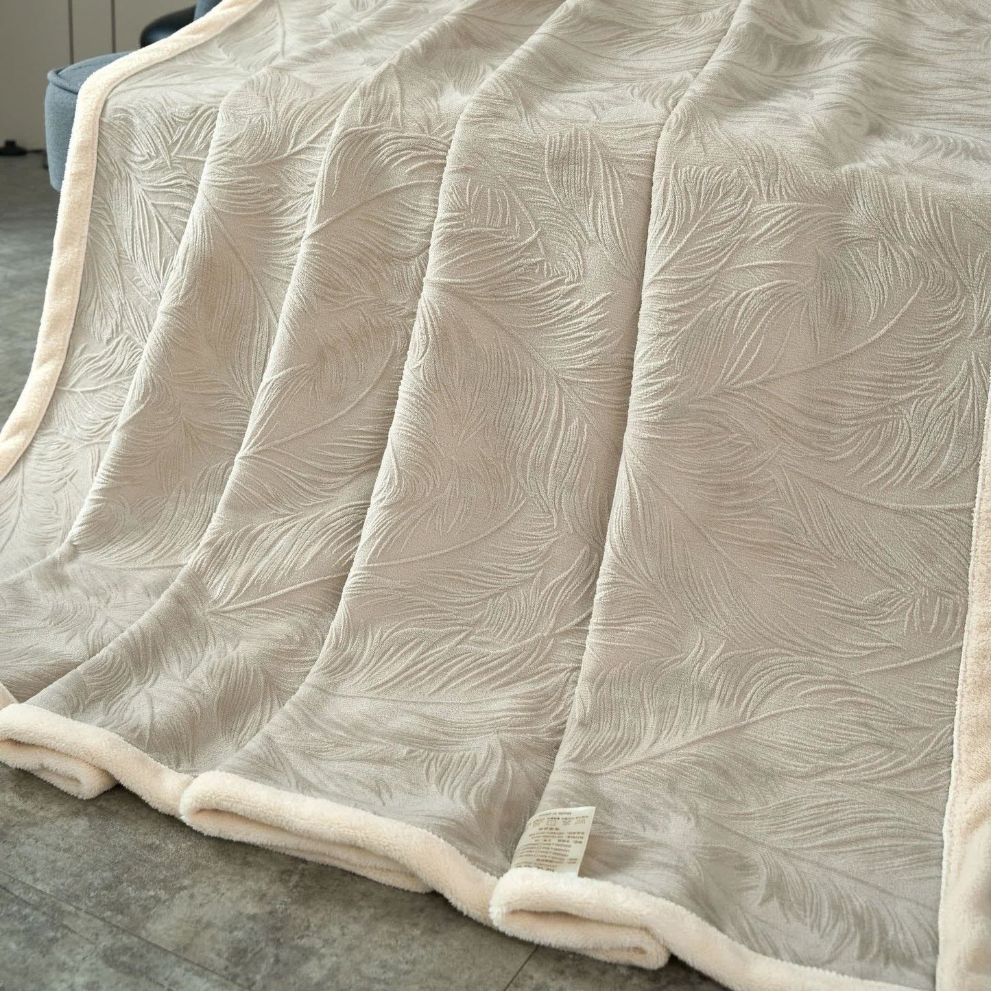 Warme Überwurfdecke mit Blattstruktur - image 19