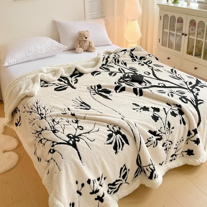 Jacquard-Überwurfdecke mit Baum- und Schmetterlingsmotiv - image 1