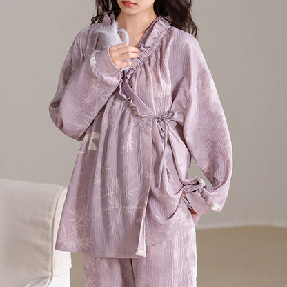 Loungewear-Set mit Bambus-Kimono und Schmetterlingsmotiv - image 2