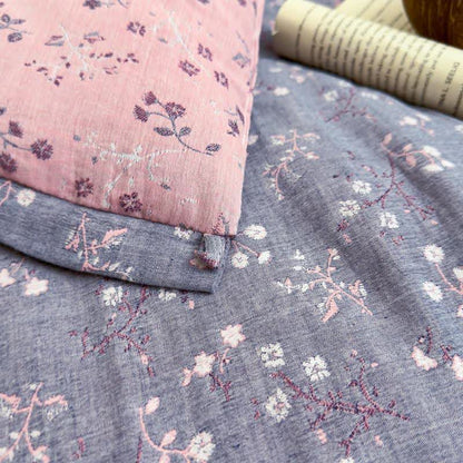 Steppdecke aus Baumwollgaze mit Zweig und Schmetterlingen, Jacquard - image 1