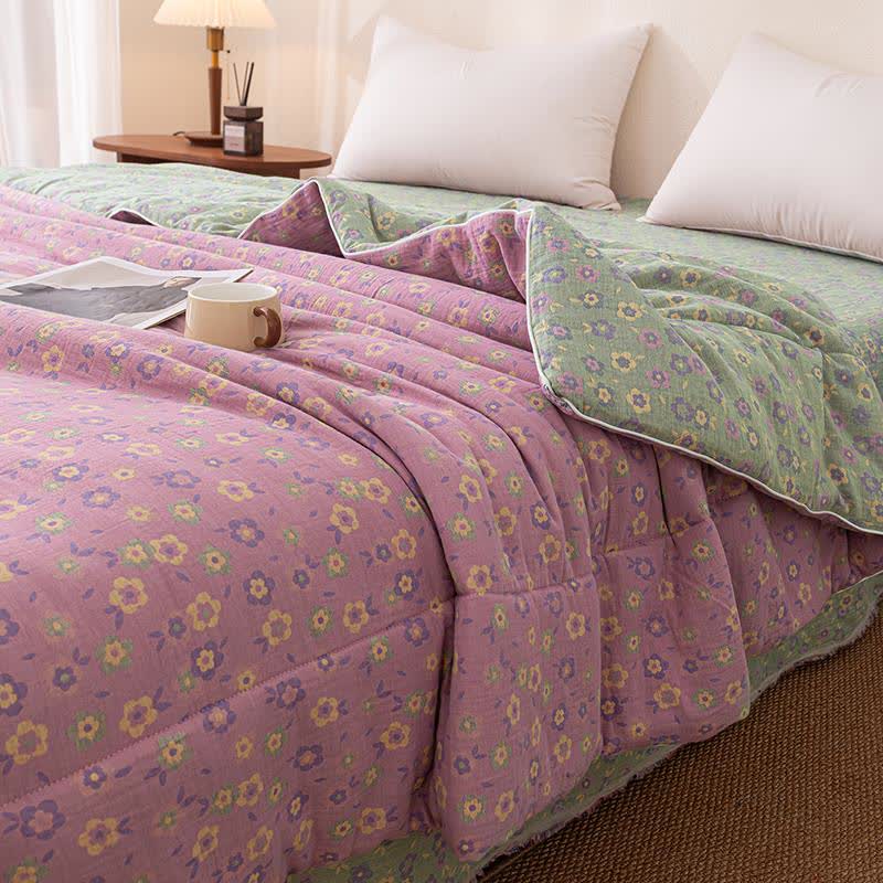 Lila geblümte Steppdecke aus Baumwollgaze-Jacquard - image 0