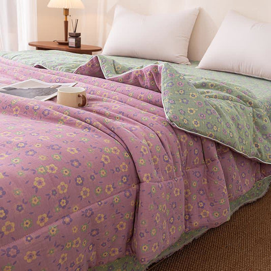 Lila geblümte Steppdecke aus Baumwollgaze-Jacquard - image 0