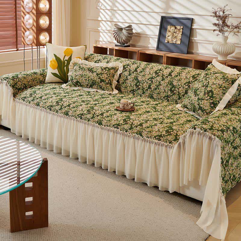 Grüner Sofaschoner mit Blumenmuster und Rüschen - image 1