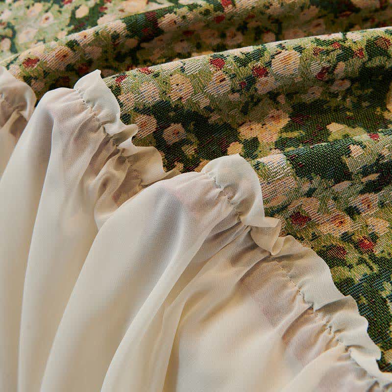 Grüner Sofaschoner mit Blumenmuster und Rüschen - image 6