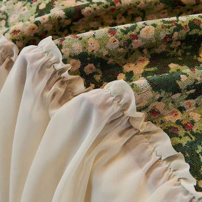 Grüner Sofaschoner mit Blumenmuster und Rüschen - image 6