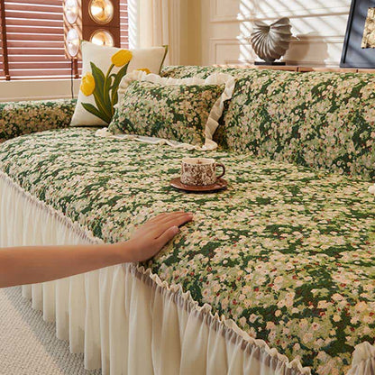 Grüner Sofaschoner mit Blumenmuster und Rüschen - image 4
