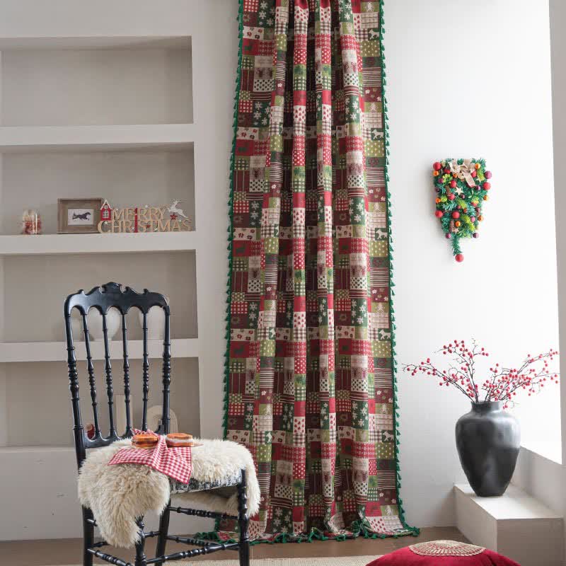 Patchwork-Vorhang mit Quasten und weihnachtlichem Print - image 1