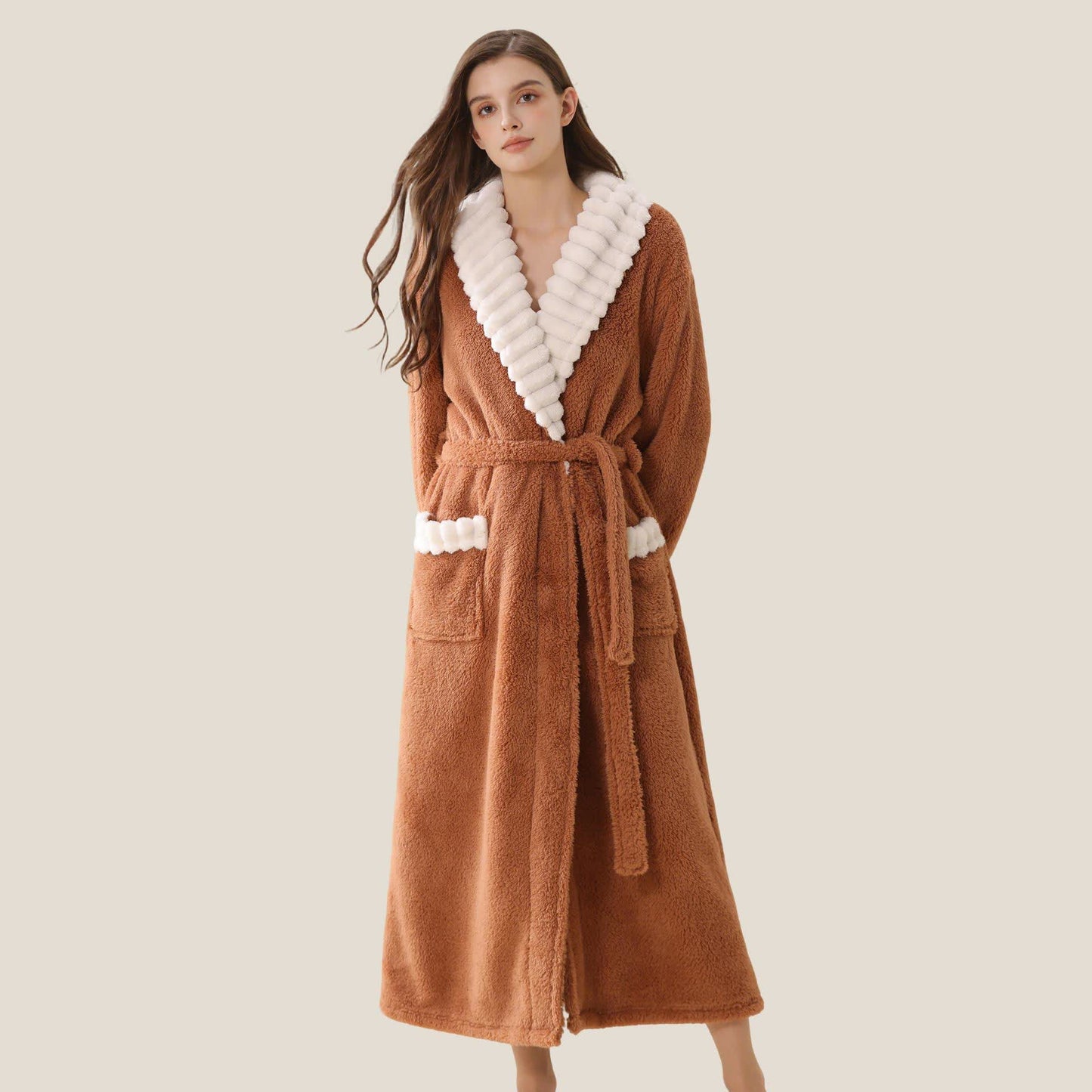 Langer Plüsch-Fleece-Bademantel mit Taschen - image 7