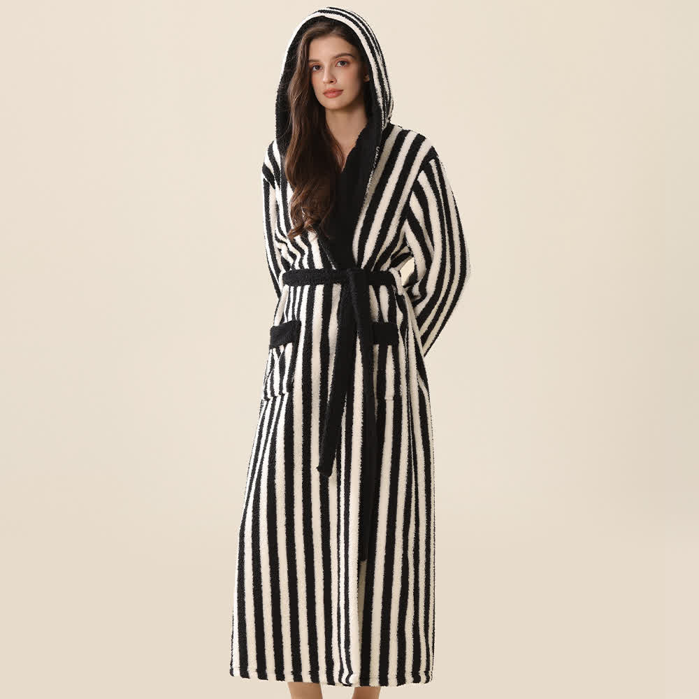 Warmer Unisex-Bademantel aus gestreiftem Fleece mit Kapuze - Schwarzweiß - XL - image 4