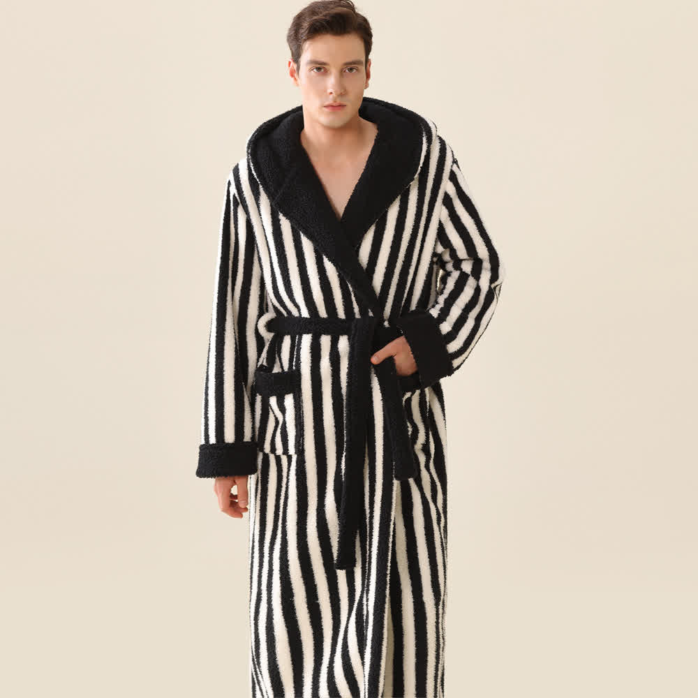 Warmer Unisex-Bademantel aus gestreiftem Fleece mit Kapuze - image 5