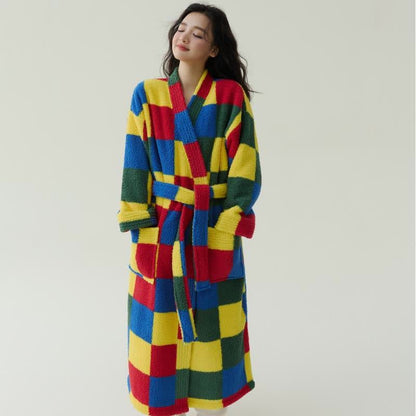 Bunt karierter, warmer, langer Plüschmantel - image 1