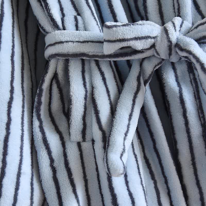 Einfacher, gestreifter, warmer Flanell-Bademantel - image 7
