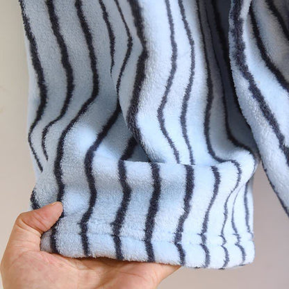 Einfacher, gestreifter, warmer Flanell-Bademantel - image 10