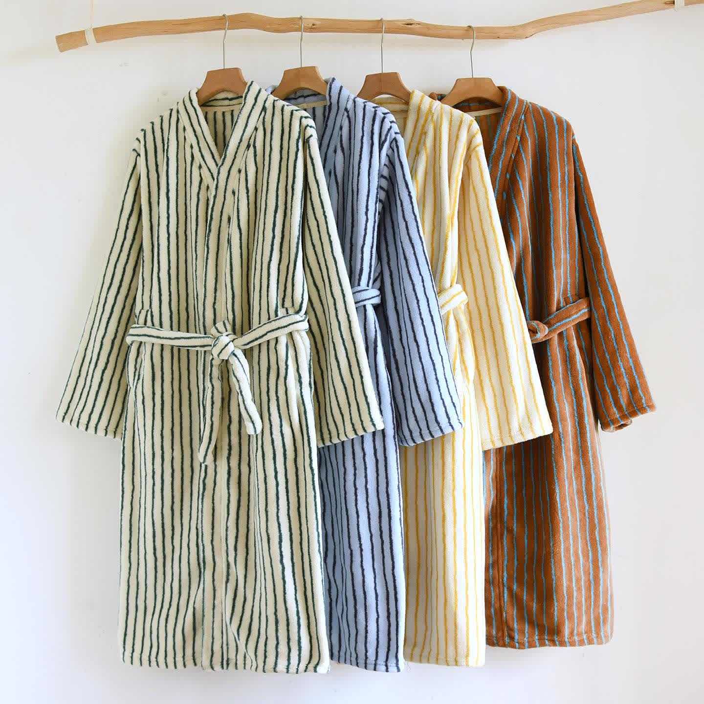 Einfacher, gestreifter, warmer Flanell-Bademantel - image 1