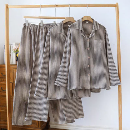 Einfaches Loungewear-Set aus reiner Baumwolle mit Streifen - image 0