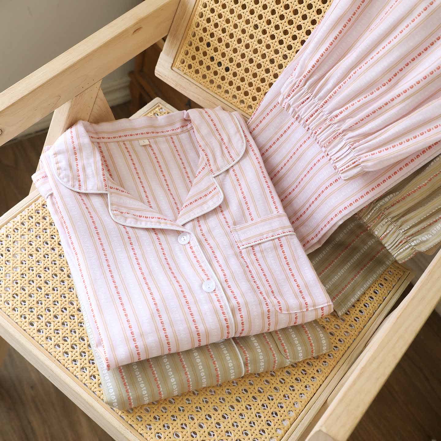 Passendes Loungewear-Set aus gestreifter Baumwollgaze - image 5