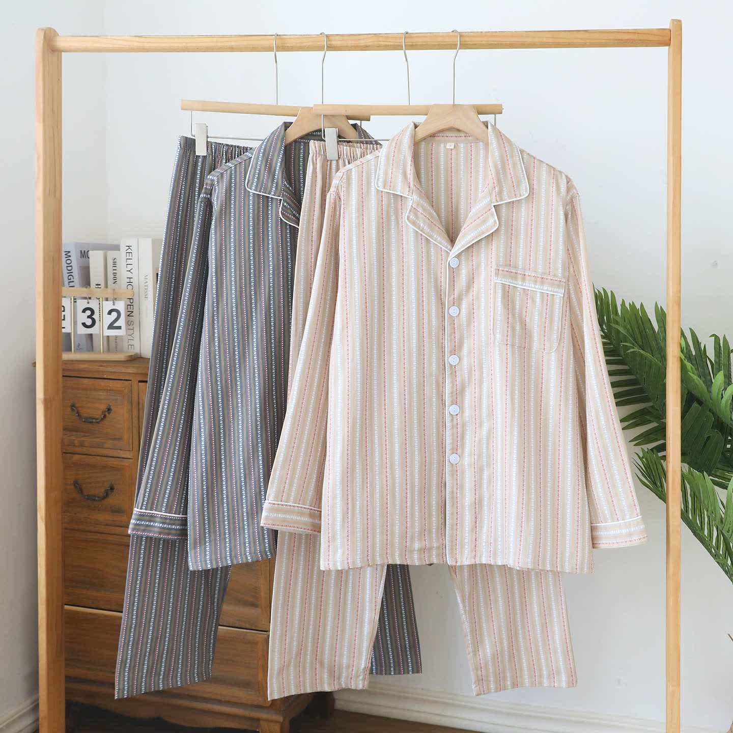 Passendes Loungewear-Set aus gestreifter Baumwollgaze - image 2