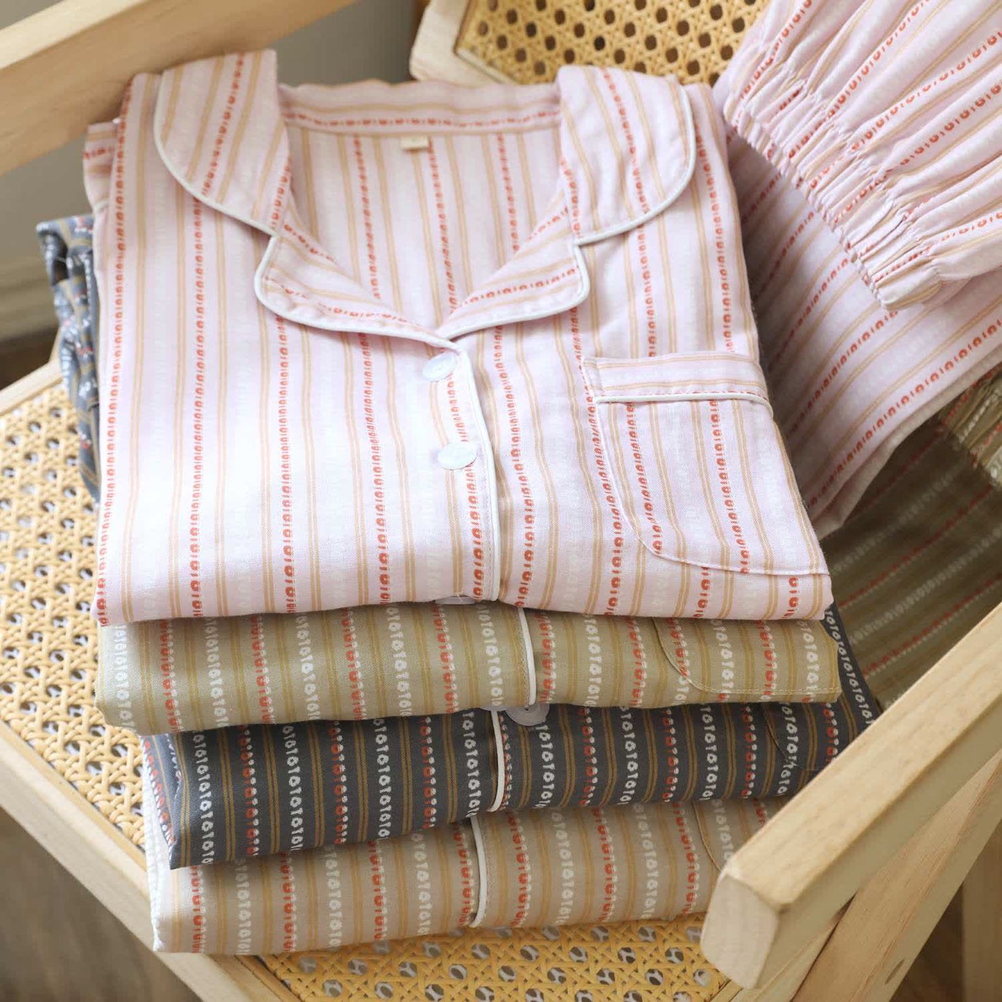 Passendes Loungewear-Set aus gestreifter Baumwollgaze - image 3